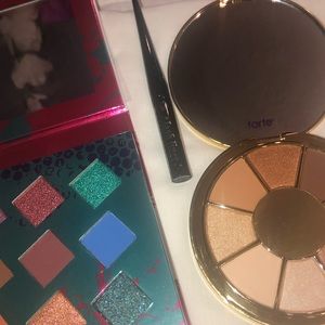 NWT Eyeshadow Pallet & Eyeliner Bundle